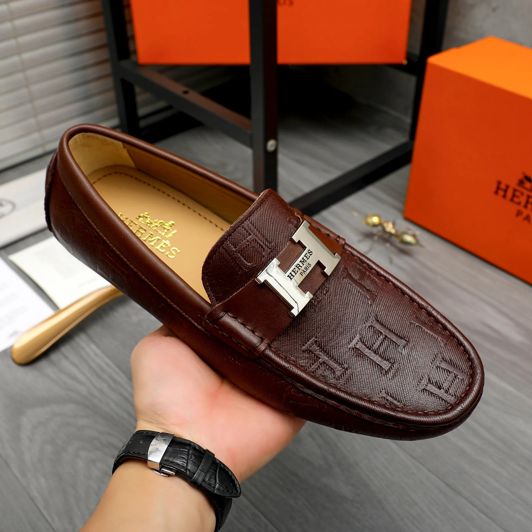 Men's shoes 💰p420 Product trademark: HERMES "Hermes" casual slip-on men's shoes Regular size: 38-44 Product materials: Selected embossed cowhide upper, sheepskin lining, original rubber outsole